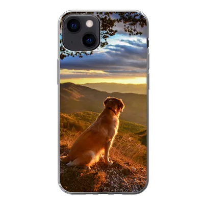 Produktbild von MuchoWow® Handyhülle Schutzhülle Hülle für iPhone 13 Ein Golden Retriever beobachtet den Sonnenuntergang Silikon Softcase Handy Hülle - Karteninhaber