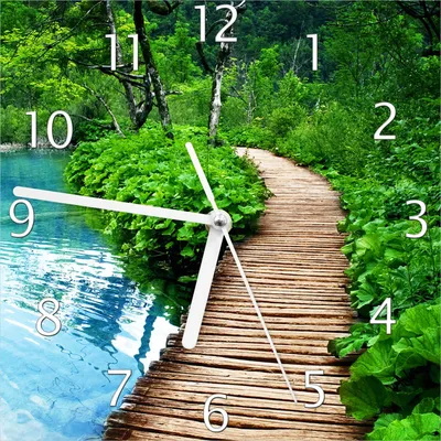 Produktbild von Wallario Design Wanduhr Holzweg im Wald aus Echtglas, Größe 20 x 20 cm
