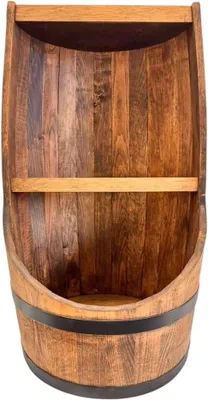 Immagine prodotto di Un mobile bar ricavato da una botte marrone. Un elegante mobile bar in legno, un'esclusiva botte da vino con ripiano.