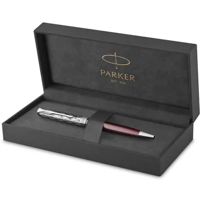 Produktbild von PARKER Sonnet Kugelschreiber | Premium Metal & Red Satinierung mit Chromverkleidung | Medium Spitze mit schwarzer Tinte Nachfüllen | Geschenkbox