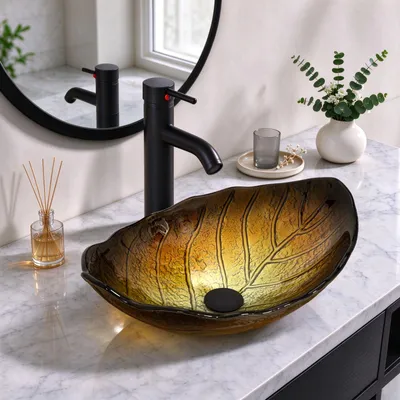 Produktbild von Puluomis Waschbecken Glas Aufsatzwaschbecken Waschschale Oval 62x42x21cm mit Wasserhahn, Ablaufgarnitur, heiße und kalte Wasser Linien golden schwarz