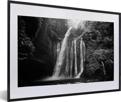 Produktbild von MuchoWow® MuchoWow® Gerahmtes Poster Indonesien - Wasserfall - Schwarz - Weiß 60x40 cm - Poster mit zchwarzem Bilderrahmen - Schlafzimmer - Plakat in Rahmen - Drucken