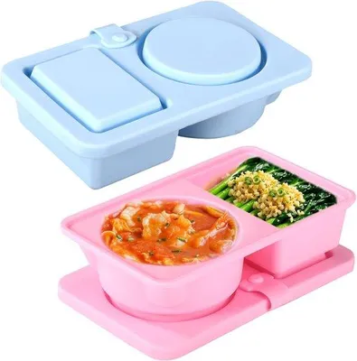 Immagine prodotto di 2 contenitori per snack in silicone con 2 scomparti e coperchio, blu e rosa, per frutta e snack