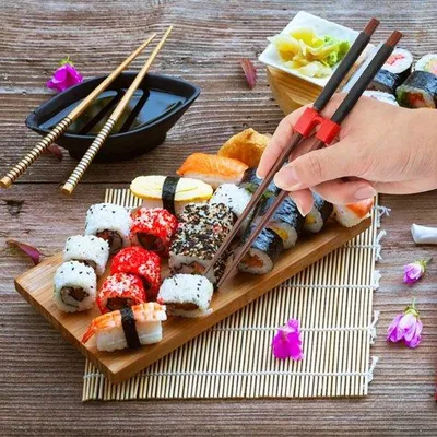 Obrázek produktu pro dřevěné tyčinky na sushi pro dokonalý zážitek ze sushi.
