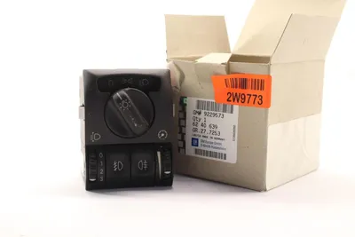 Imagen del producto de Interruptor original de faros para vehículos Opel. Número de pieza: 9229573