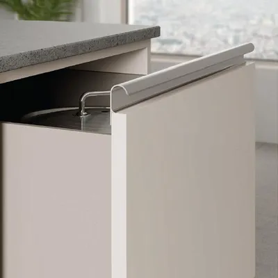 Immagine prodotto di Maniglia per mobile, profilo in alluminio. Distanza tra i fori: 197x21,88x49 mm. Finitura: cromo opaco