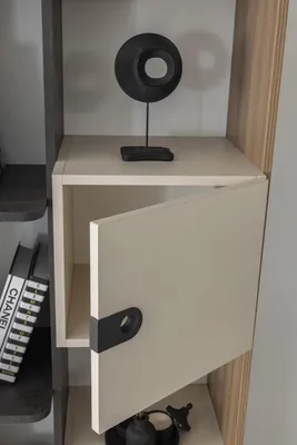 Image de Bibliothèque Moderne Compartiments Ouverts Portes Aspect Bois Crème Meubles Design Stylés