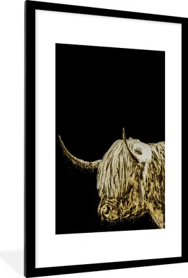 Produktbild von MuchoWow® MuchoWow® Gerahmtes Poster Schottisches Hochlandrind - Schwarz - Gold 60x90 cm - Poster mit zchwarzem Bilderrahmen - Dekoration - Wandposter Wohnzimmer - Hochwertig