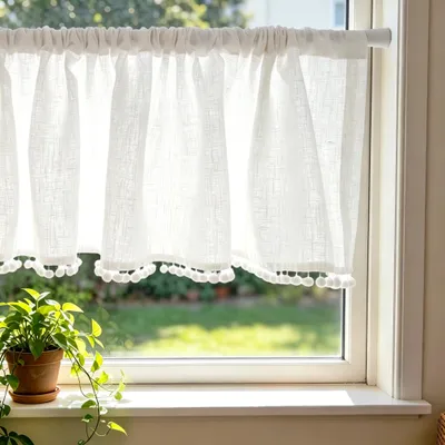 Produktbild von Kurzgardine Weiß Pompom Bistro Gardine Leinen-Optik Scheibengardine mit Stangendurchzug Boho Kurzvorhang für Küche Badezimmer Keller 132x46cm