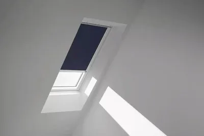 Obrázek produktu pro Zatemňovací roleta na střešní okno VELUX elektrická DML P10 1100KWL modrá