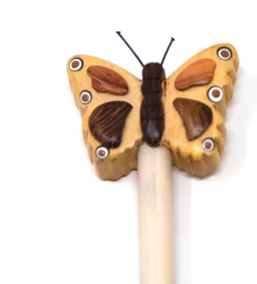 Produktbild von Handgefertigter Holz Bleistift mit abnehmbarem Schmetterling-Motiv