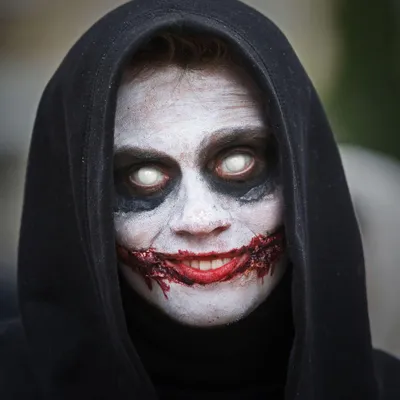 Produktbild von aricona Farbige Kontaktlinsen in weiß für Halloween - BLIND EFFEKT Horror Kostüm