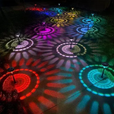 Image de Ensembles d'éclairage LED à énergie solaire pour l'extérieur, 6 pièces, lumière blanche chaude, mode changement de couleur, indice d'étanchéité IP67, éclairage extérieur généreux pour terrasses, sols ou balcons.