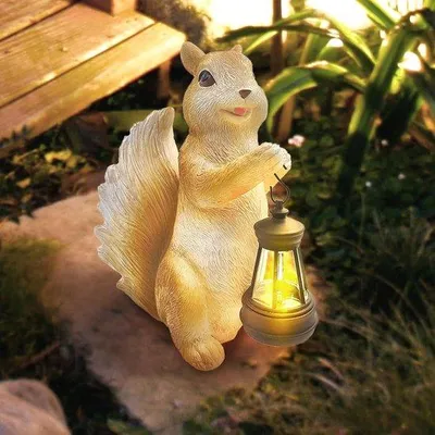 Immagine prodotto di Piccola decorazione da giardino: statuetta di scoiattolo in resina