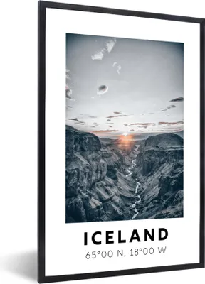 Produktbild von MuchoWow® Gerahmtes Poster Island - Berge - Sonnenuntergang 40x60 cm - Poster mit Schwarzem Bilderrahmen Wandposter Rahmen Foto Bilder - Papierdruck - Wandbilder