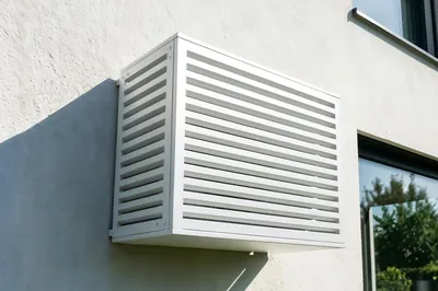 Produktbild von Klimaanlagen- & Wärmepumpen-Abdeckung ANETO Aluminium Weiß mit Unterseite - Größe M