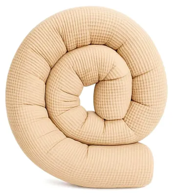 Produktbild von Kuschelschlange aus Waffelpique in Beige – 100% Baumwolle, handgefertigt in Bayern, atmungsaktiv und – Umrandung für den Laufstall (450x13cm)