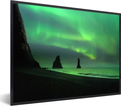 Produktbild von MuchoWow® MuchoWow® Gerahmtes Poster Nordlichter - Meer - Island 80x60 cm - Poster mit zchwarzem Bilderrahmen - Schwarzem - Mit Gestell