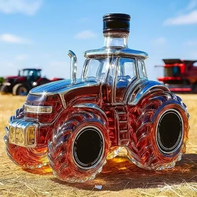Produktbild von Bulldog Traktor Glaskaraffe 300 ml – Karaffe in Traktorform, Whisky-/Schnapskaraffe, Geschenk für Männer, Handwerker & Landwirte – Männergeschenk!