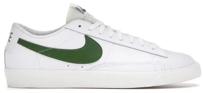 Immagine prodotto di Nike Blazer Low in pelle, colore bianco e verde foresta, taglia EU 44.5