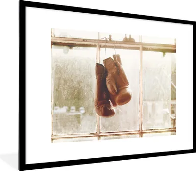 Produktbild von MuchoWow® Gerahmtes Poster Boxen - Handschuh - Rot - Sport 80x60 cm - Poster mit Schwarzem Bilderrahmen Wandposter Rahmen Foto Bilder - Schlafzimmer-Dekorationen - Fotoposter