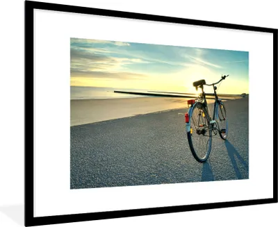 Produktbild von MuchoWow® Gerahmtes Poster Nordsee - Fahrrad - Sonnenuntergang 90x60 cm - Poster mit Schwarzem Bilderrahmen Wandposter Rahmen Foto Bilder - Wanddekoration - Fotos