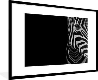 Produktbild von MuchoWow® Gerahmtes Poster Tiere - Zebra - Schwarz - Weiß 90x60 cm - Poster mit Schwarzem Bilderrahmen Wandposter Rahmen Foto Bilder - Wanddekoration - Fotos
