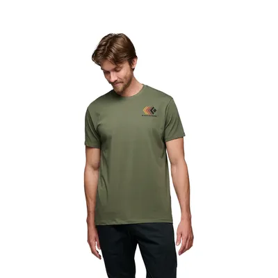 Herren T-Shirt "Faded Ss Tee" von Black Diamond in Olivgrün; mit kleinem Logo auf der Brust.