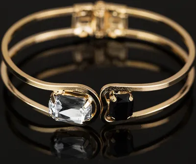 Produktbild von Modernes Damen-Armband,  goldfarben, mit Strasssteinen, Armreif, Schmuck