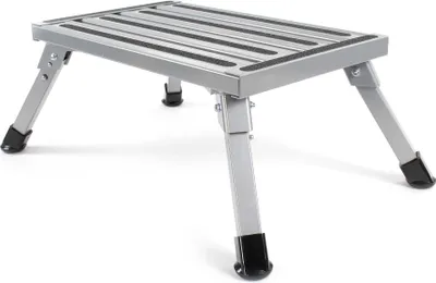 Produktbild von Wiltec Tritthocker klappbar Trittleiter mit 1 Stufe aus Aluminium Camping Klapptritt bis 220 kg mit rutschfester Oberfläche Hocker faltbar Leiter