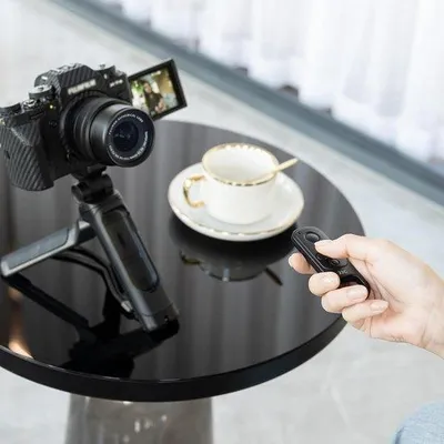 Immagine prodotto di Comando a distanza per Fujifilm X100VI e X-S20, in sostituzione dell'impugnatura per treppiede TG-BT1
