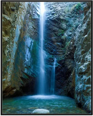 Produktbild von Wallario Wandbild Wasserfall bei Sonneneinfall, Größe: 40,30 x 50,30 cm, Poster mit schwarzem Aluminiumrahmen