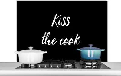 Produktbild von KitchenYeah®  Spritzschutz Küche - Küchenrückwand - Wandschutz für Herd und Spüle - Zitate - Sprichwörter - Küss den Koch 100x65 - Alu-Dibond (Alternative zum Spritzschutz aus Glas) - Hitzebeständig -