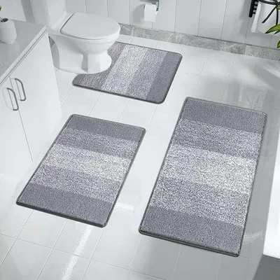 Produktbild von Unyqoos® 3‑teiliges Badematten-Set aus weicher Mikrofaser, 45×65 & 50×80 cm + U-Matte 50×60 cm, 15 mm Flor, rutschfeste TPR-Unterseite, hellgrau
