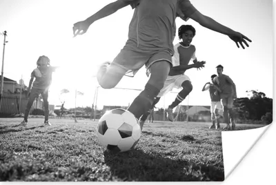 Produktbild von MuchoWow® Poster Junge spielt Fußball - schwarz und weiß 180x120 cm - Fotoplakat