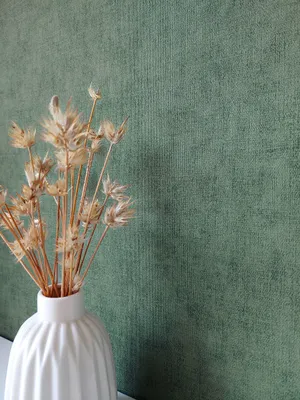 Newroom papel pintado no tejido Kanti verde, ambientado