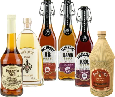 Produktbild von Setz von 6 Mets (Honigwein Półtorak-Eineinhalber/ 3x aromatisierten Dwójniak-Halber / 2x Trójniak-Drittel) | 3450ml | 13-16% Alkohol Metwein | Polnische Produktion