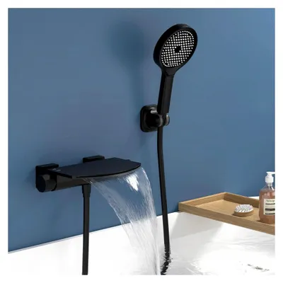 Produktbild von Schwarze Badewannenarmatur mit Handbrause und Wasserfallauslauf, Messing Mischbatterie für Wandmontage mit großer Ablagefläche