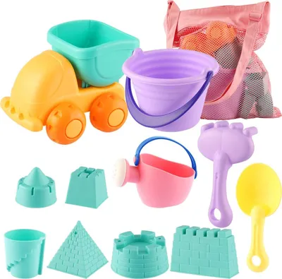 Image de set de 12 jouets de plage avec seau camion arrosoir pelles râteaux château de sable moules sac filet plastique souple
