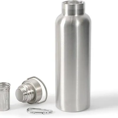 Produktbild von Famanu Trinkflasche Edelstahl 0,75 l - isoliert und auslaufsicher für kalte und warme Getränke