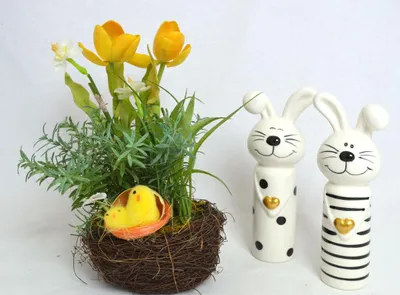 Produktbild von 1 Porzellan Hase "Loving" mit Herz ca. 18 cm sortiert