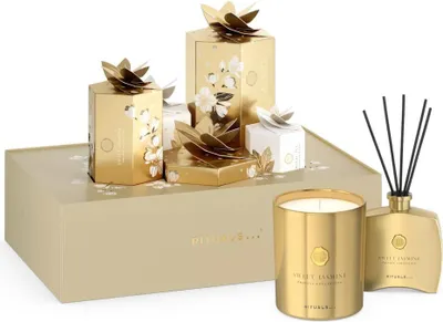 Produktbild von Rituals Festive Winter Garden Giftset Sticks for Mini Fragrance Sticks Private Collection Black / Sweet Jasmine Hand Wash 300 ml/ Sweet Jasmine Scented Candle 360g/ Royal Tea Home Perfume 500ml/ Sweet Jasmine Mini Fragrance Sticks Bottle 100 ml/ Royal Tea