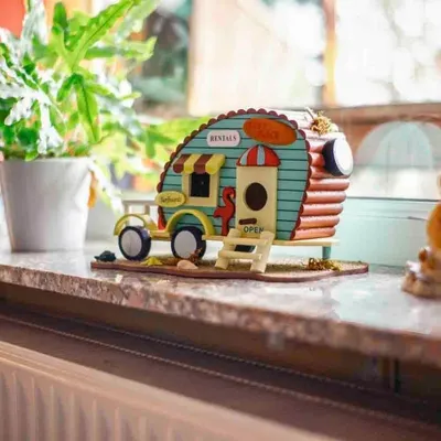 Produktbild von Vogelhaus im Caravanlook - dekorativ für Garten und Balkon - 1 Stück