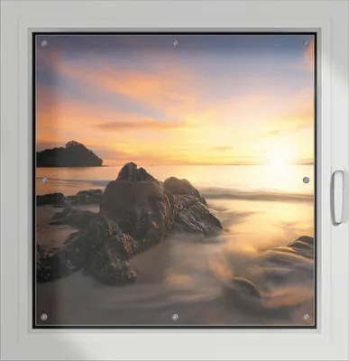 Produktbild von Wallario Lichtschutzbild, Dekorativer Sichtschutz Sonnenschutz 96 x 93 cm mit Motiv: Sonne über dem Meer mit Felsenlandschaft - Verdunklung ohne Bohren
