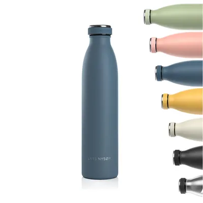 Imagen del producto de LARS NYSØM: Botella de acero inoxidable para beber | Botella aislada, libre de BPA | Botella de agua a prueba de derrames, ideal para deportes, ciclismo, mascotas, niños y adultos (750 ml), color azul piedra