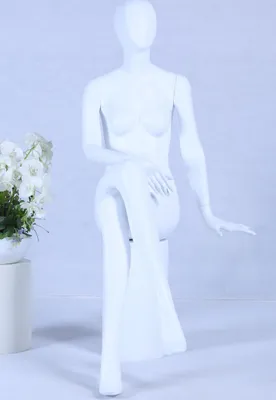 Produktbild von Schaufensterpuppe CH-39 Frau weiß matt lackiert hochwertig Egghead mit Metallplatte Frau Weiblich