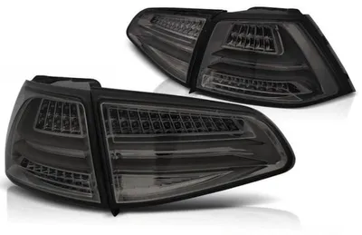 Image de Feux arrière à LED intégrés dans une barre lumineuse, compatibles avec la VW Golf 7 (VII) berline, année de fabrication 2012-2017, teinte fumée