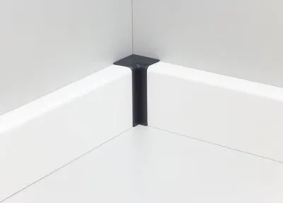 Produktbild von B.S. Bauprogramm Innenecke für Sockelleiste 18 x 50 mm schwarz
