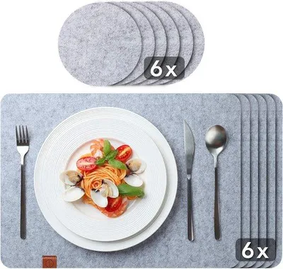 Produktbild von Famanu Tischset 12 Stück Hellgrau - Abwaschbare Tischsets 44x32cm mit Filzuntersetzern