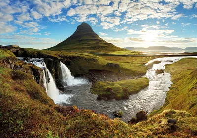 Produktbild von Wallario Poster - Island Panorama Fluss  Berge und blauer Himmel, Kunstdruck Größe: 70 x 100 cm